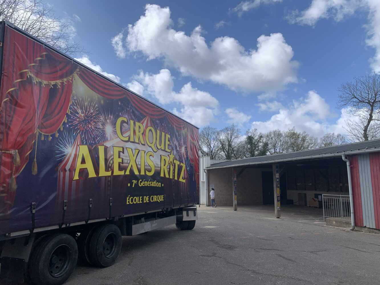 Arrivée du cirque à l’école